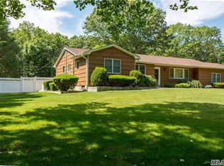 76 River Heights Dr, Smithtown, NY 11787