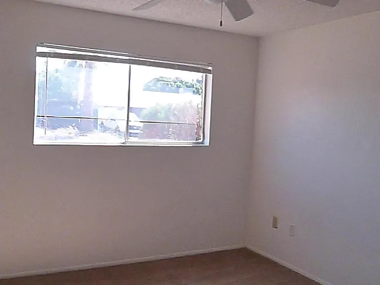 2246 W Corrine Dr — Photo 10