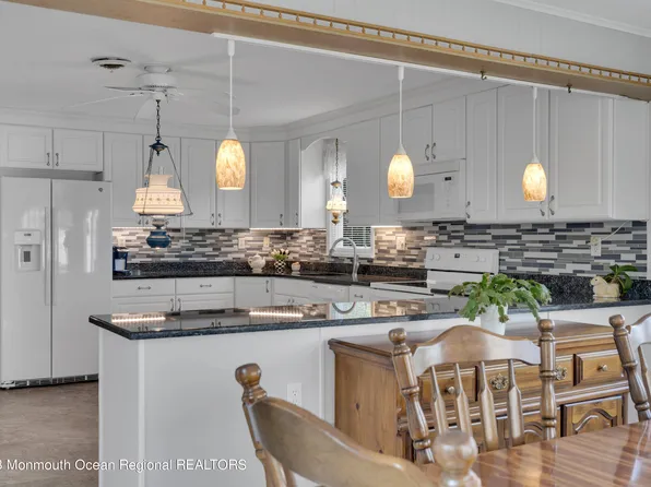 1 Edgeware Place, Manchester, NJ 08759