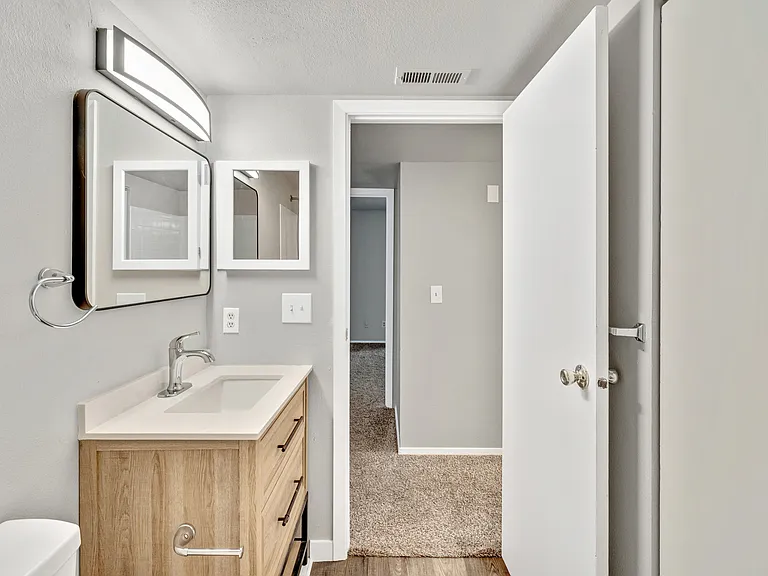 902 S Walden St #106 — Photo 14