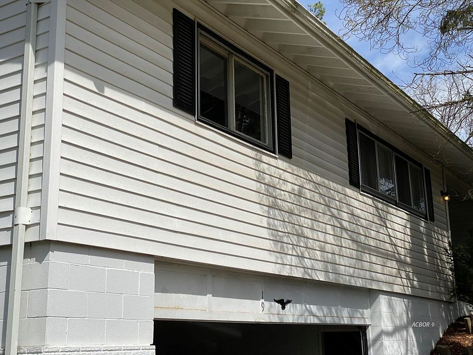 1st image of 19 Oakwood Dr