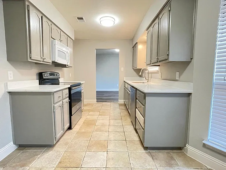 2217 Roman Ct — Photo 3