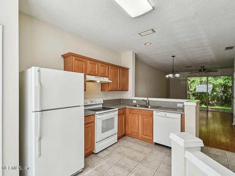 3542 Lone Tree Ln — Photo 9