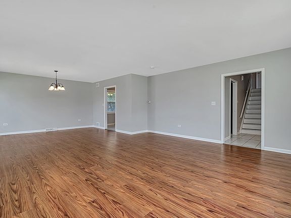 3rd image of 16401 Prairie Ave