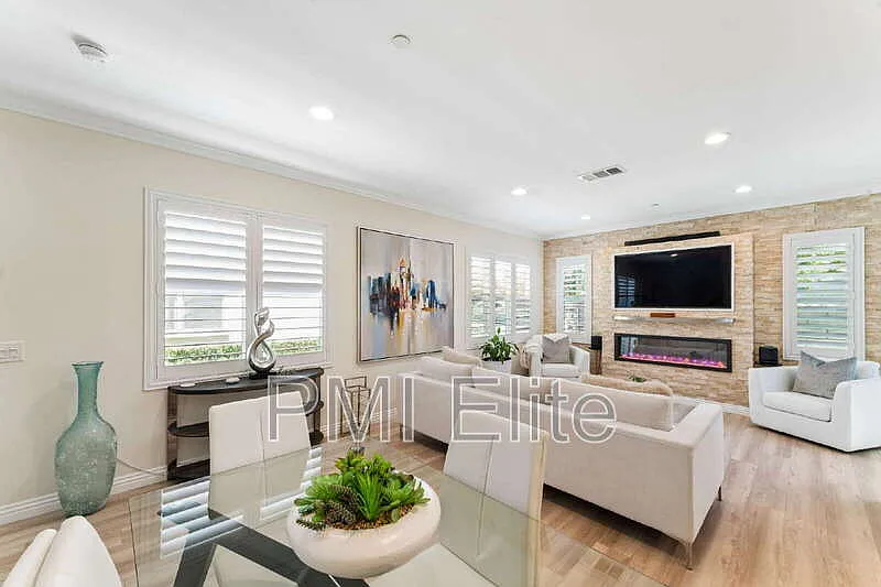 3 bed, 2.5 bath, 1511 sqft, $3,950 — Photo 3