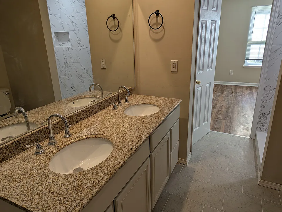 1944 Terri Meyer Dr SE