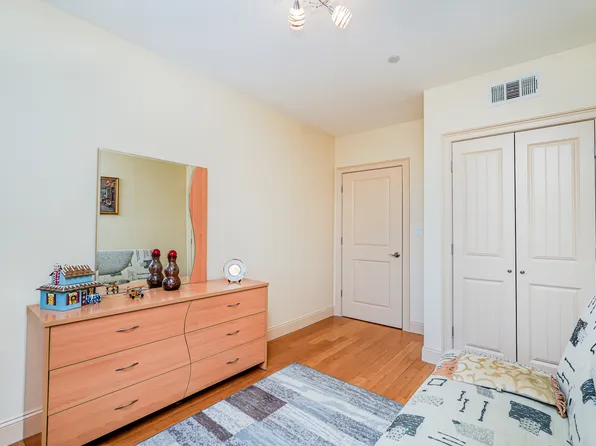 1689 East 21st Street image 23 of 32