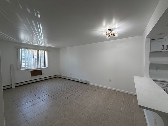 4th image of 1031 Boston Rd APT 2