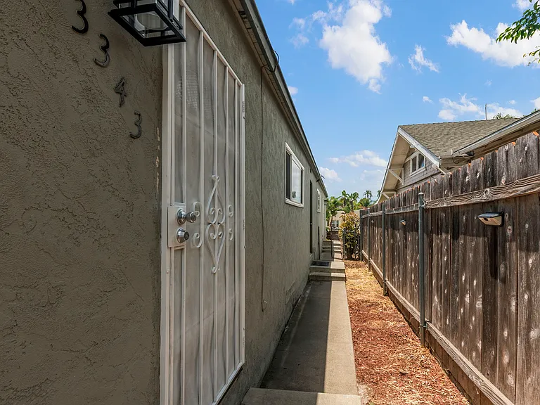 3343 Boundary St — Photo 18