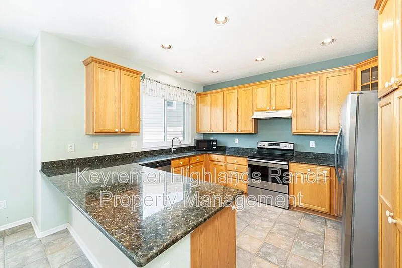 4 bed, 2.5 bath, 2833 sqft, $3,395 — Photo 3