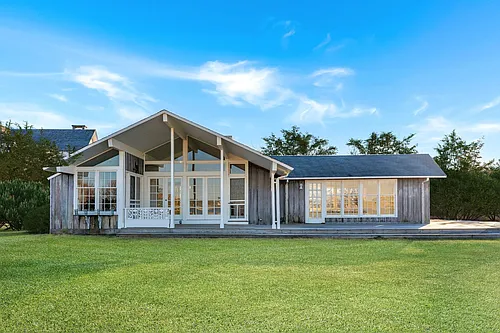 1 Waters Edge Dr Photo 1