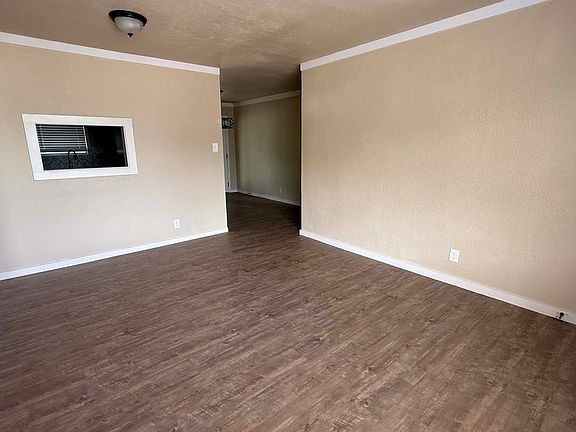 5th image of 403 E Fowler Ave