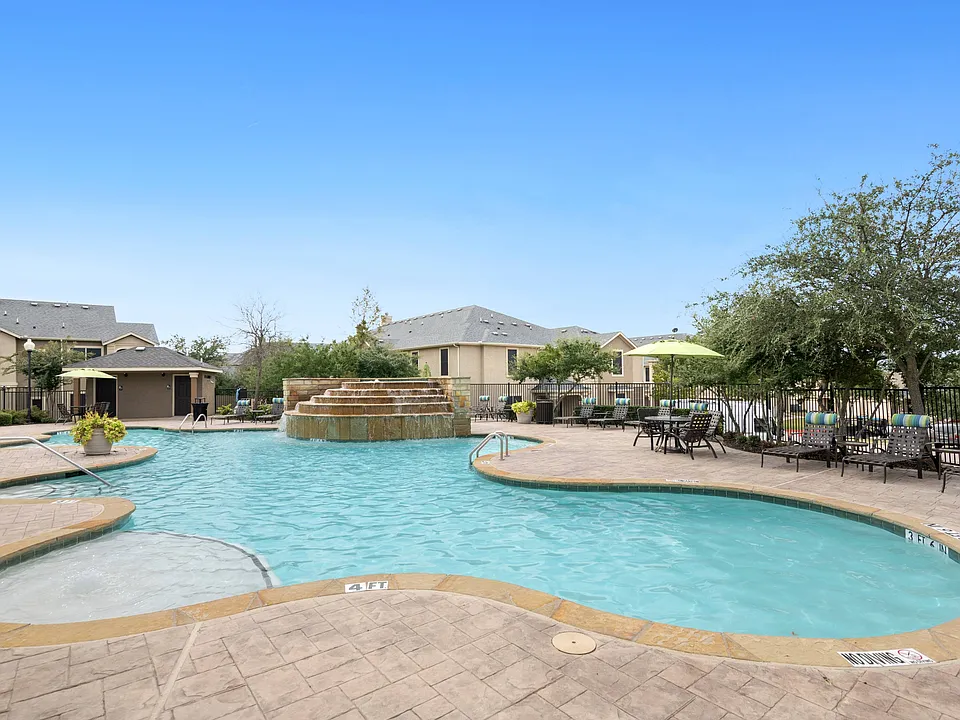 Sixteen50 at Lake Ray Hubbard Apartments