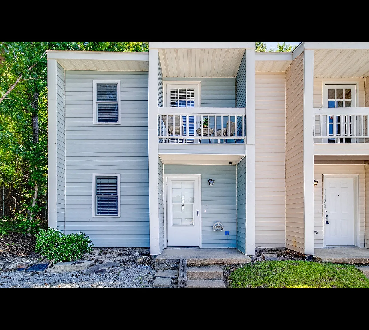 2 bed, 1.5 bath, 1100 sqft, $1,350 — Photo 1