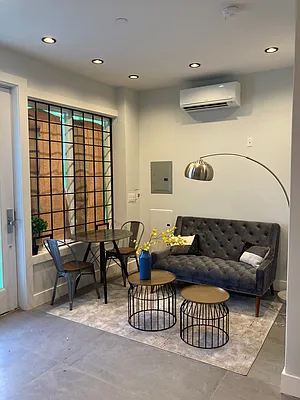 Rented by PREMIUM US INC | media 10