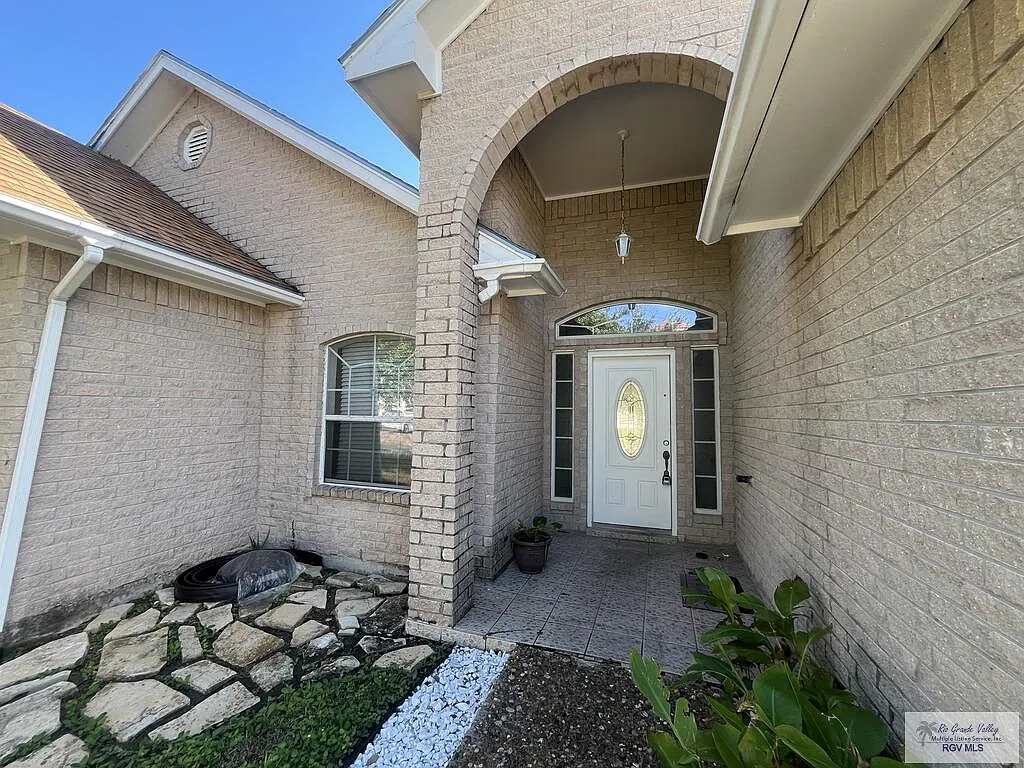 3 bed, 2.0 bath, 1887 sqft, $2,500 — Photo 3