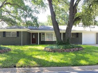 605 Post Oak Dr, Hurst, TX 76053