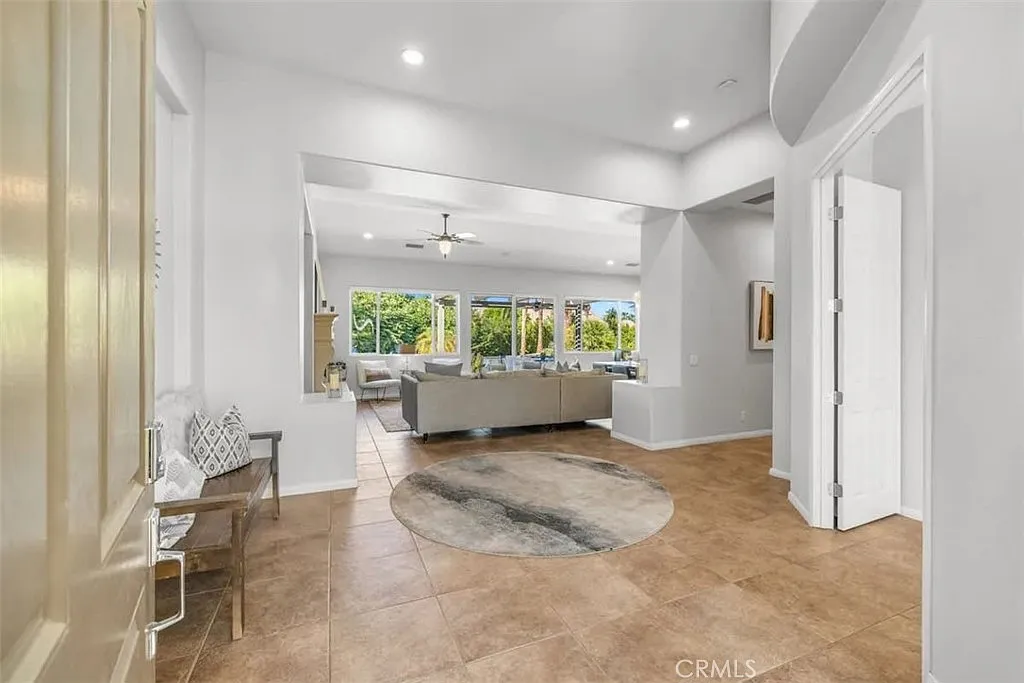 6 bed, 2776 sqft, $4,995 — Photo 4