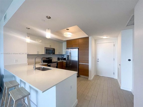 2nd image of 2530 Biscayne Blvd #1217