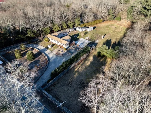 25 Mendall Rd, Acushnet, MA 02743