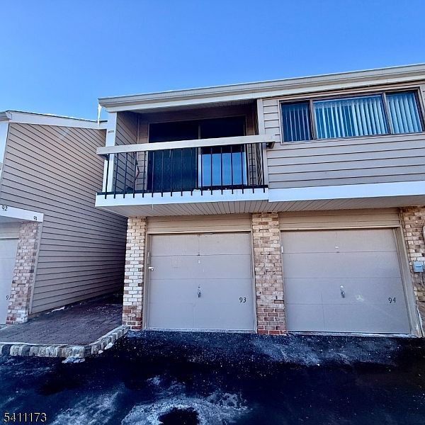 1st image of 93 Overlook Dr