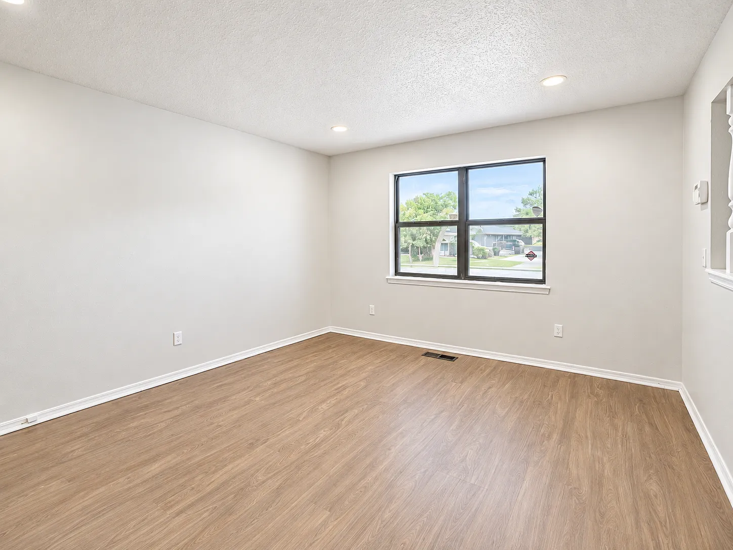 4 bed, 2.5 bath, 1771 sqft, $1,745 — Photo 3