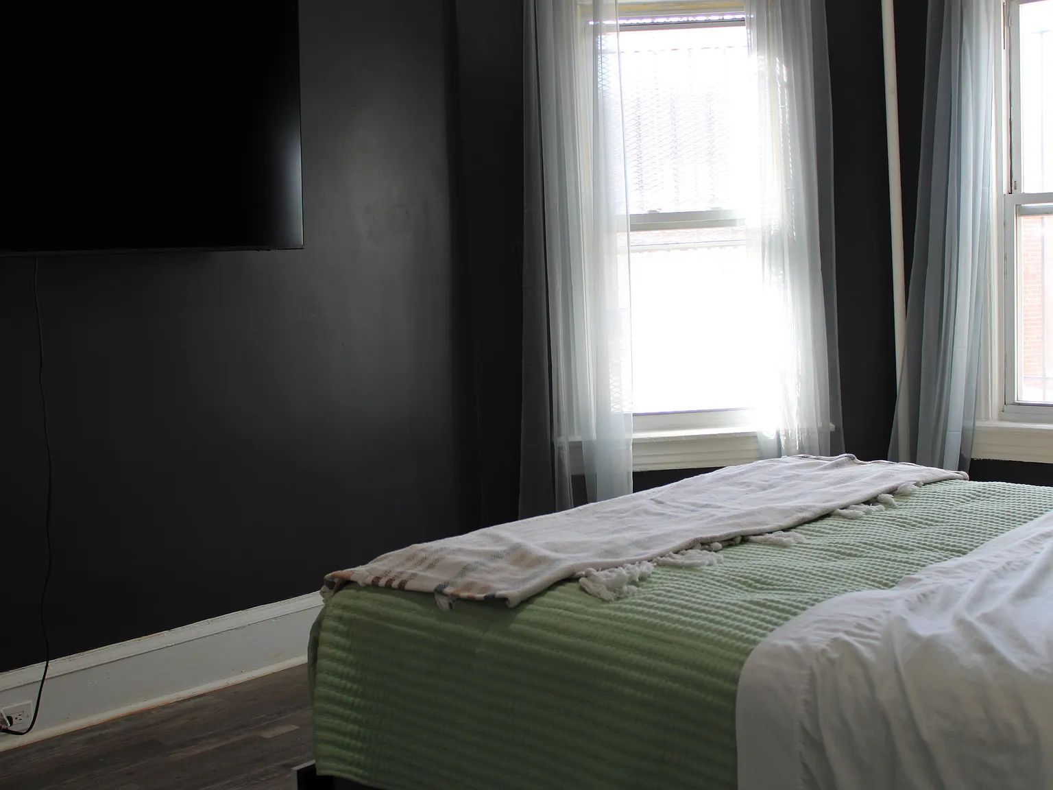 2 bed, 1.0 bath, 1584 sqft, $1,451 — Photo 3