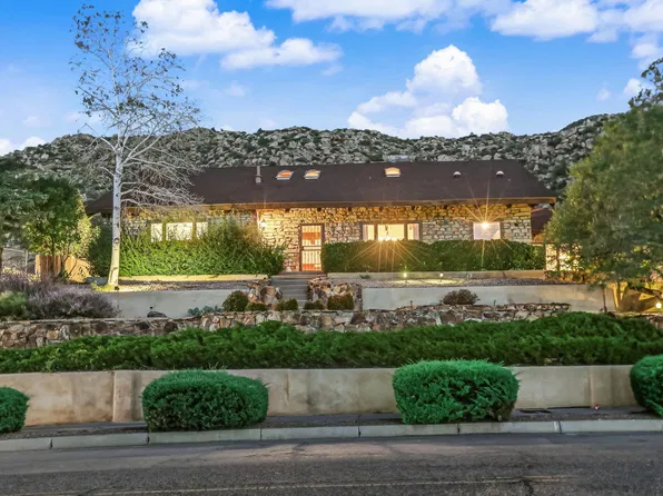 3520 Camino De La Sierra NE, Albuquerque, NM 87111