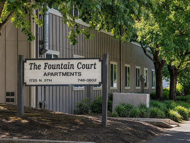 Fountain Court Apartments — Photo 46