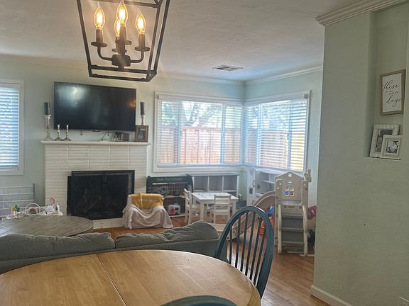 4th image of 317 S Genevieve Ln