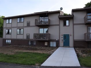 329 Ridge Point Cir APT 34, Bridgeville, PA 15017