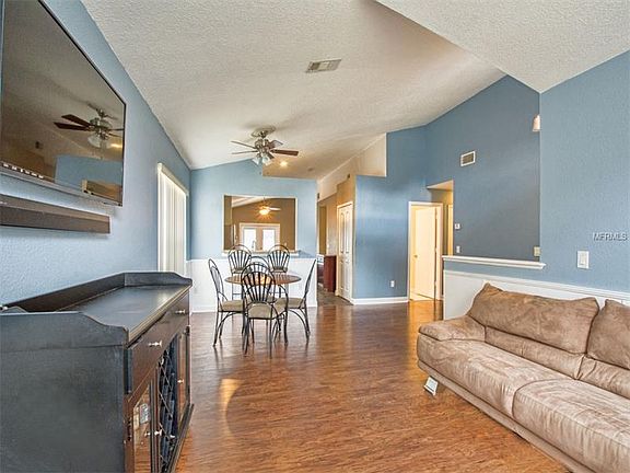 4th image of 2723 Delcrest Dr