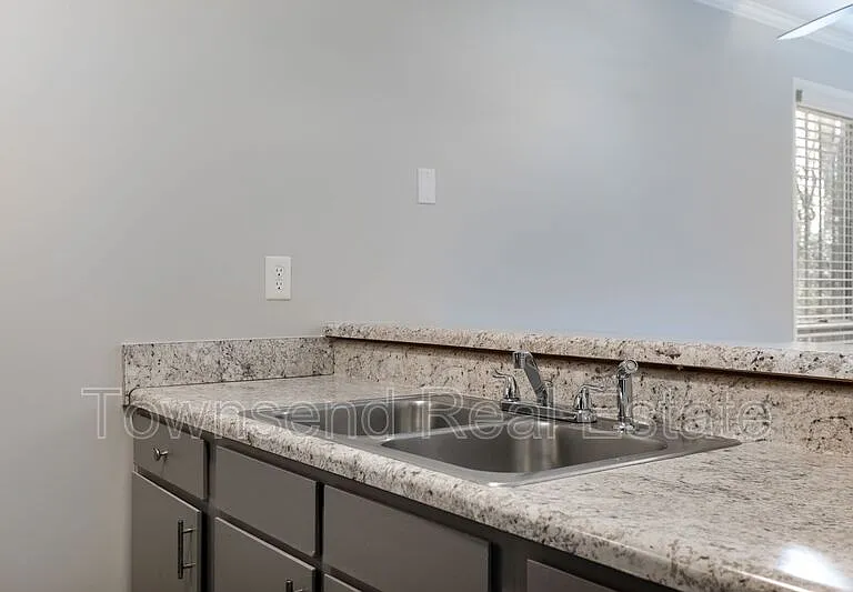 5858H Century Oaks Dr — Photo 4