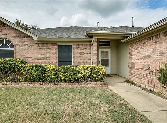 2nd image of 813 Yellowstone Dr