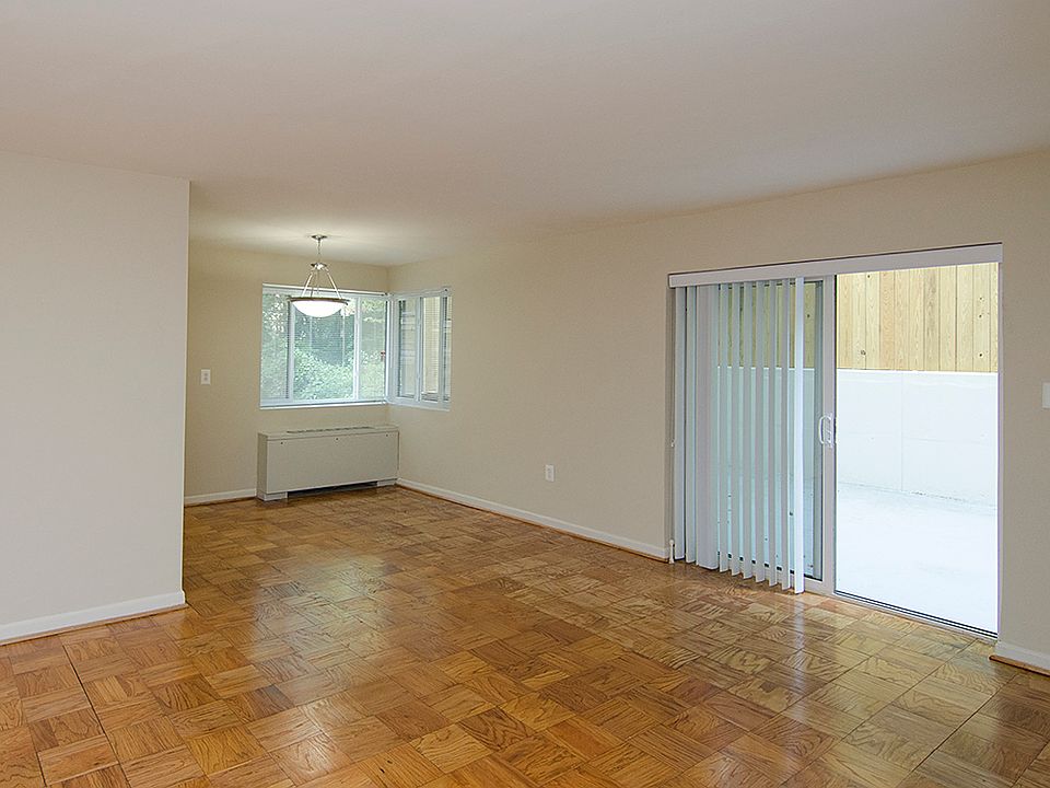 One-bedroom living and dining