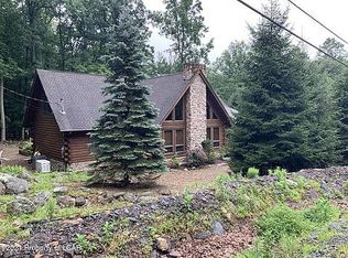 2 E Tuscarora Dr, Hazle Township, PA 18202