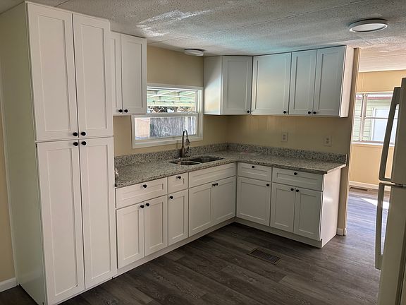 3rd image of 201 Lura Ln