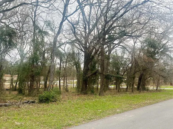 16610 Meadow Crest Dr, Lindale, TX 75771