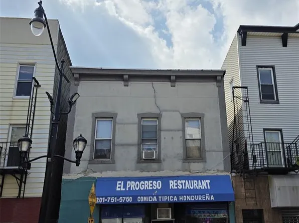 1309 Summit Ave, Union City, NJ 07087