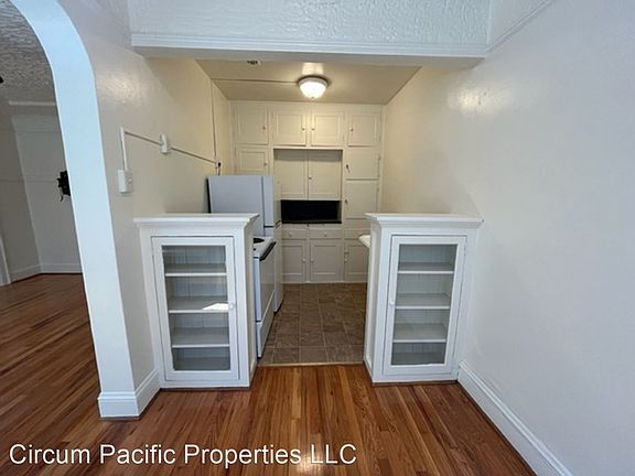 4th image of 2051 NW Lovejoy St APT 103
