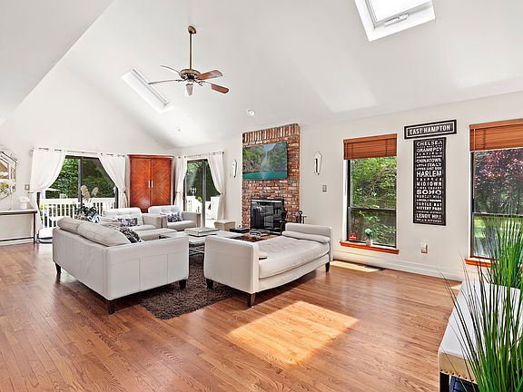 2nd image of 16 Bonac Wood Ln