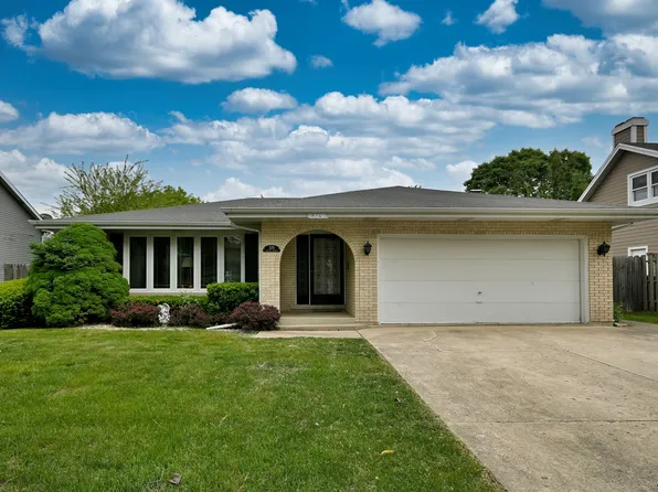 570 Wilson Ave, Glen Ellyn, IL 60137