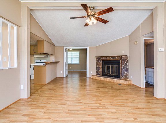 2nd image of 1079 Benbrook Dr