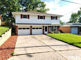 902 E Hines Ave, Peoria Heights, IL 61616