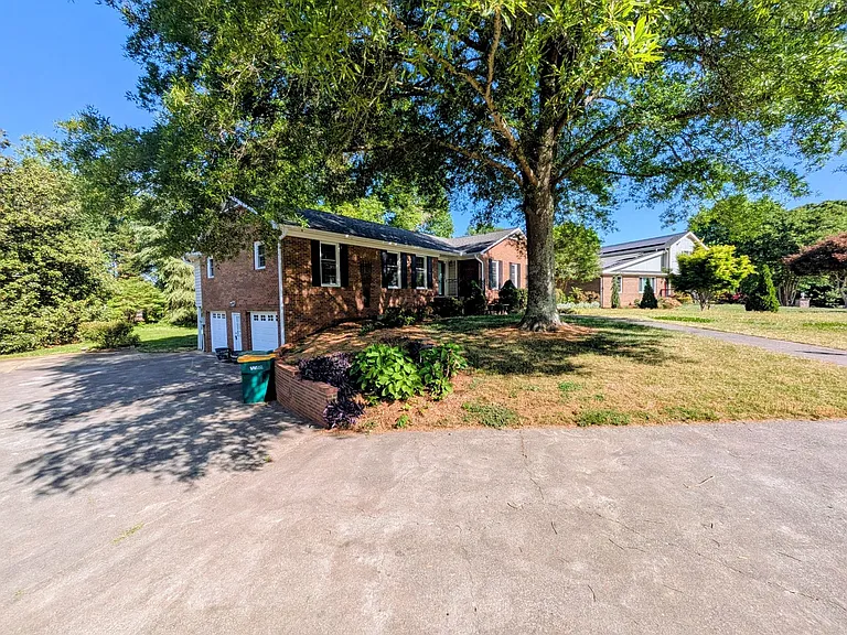 6913 Crandall Ct — Photo 24