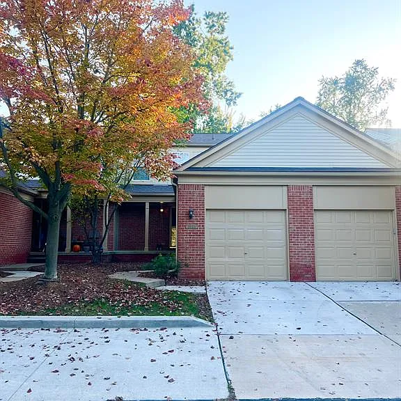 3143 Village Cir S — Photo 1