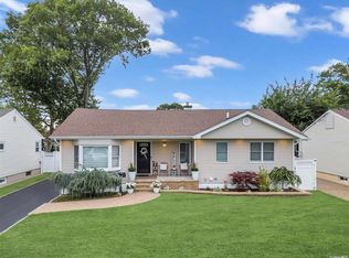 708 Morton Ave, Franklin Square, NY 11010