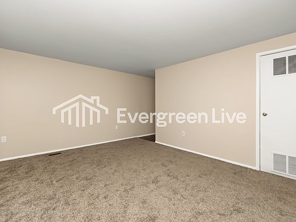 3rd image of 205 Tulip Dr