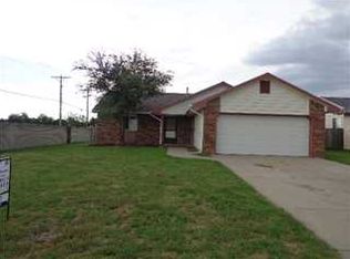 1505 E Spring Cir, Haysville, KS 67060