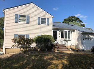 3529 Wadena St, Seaford, NY 11783